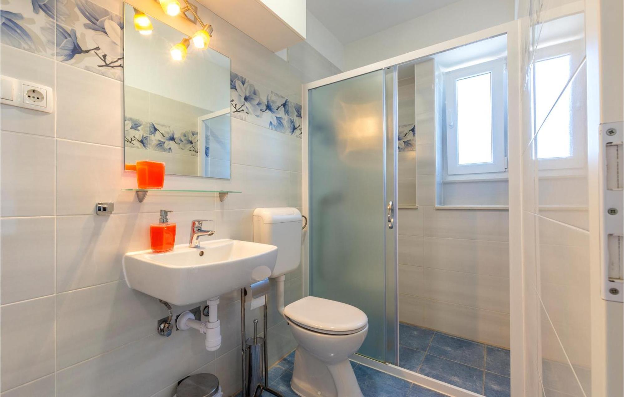 Gorgeous Apartment In Omis With Kitchen Luaran gambar