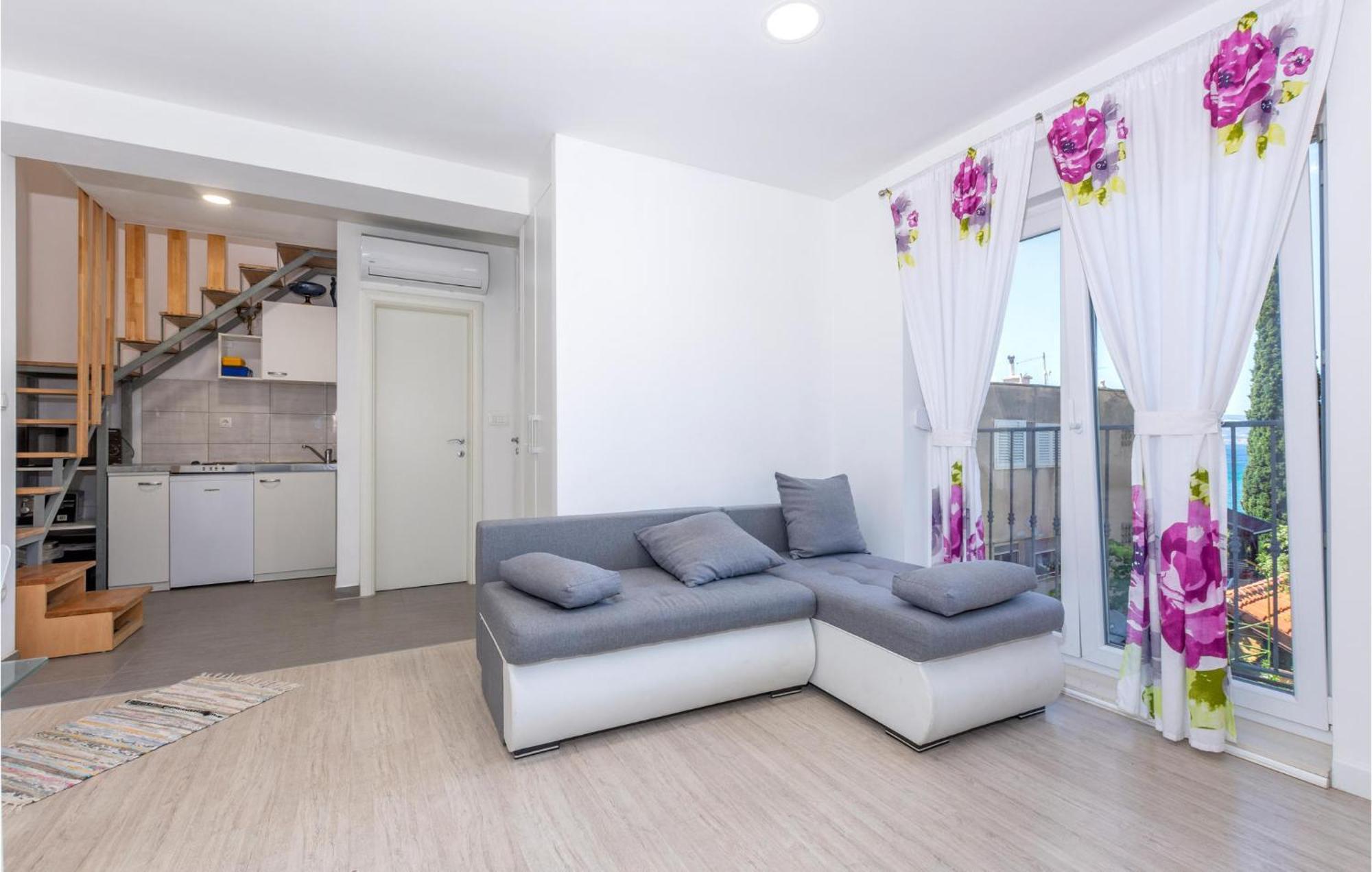 Gorgeous Apartment In Omis With Kitchen Luaran gambar